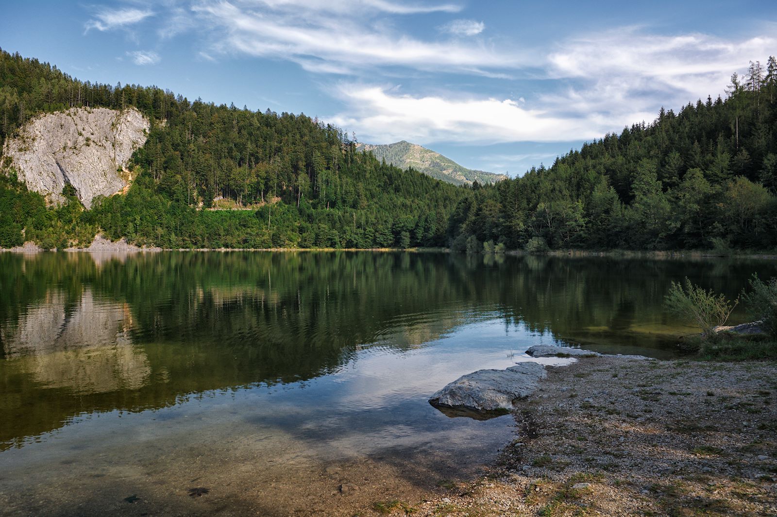 Blick auf das Südufer am Schwarzensee
