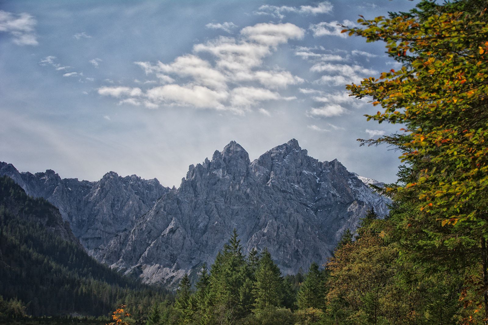 Blick auf die Felswände im Wimbachtal