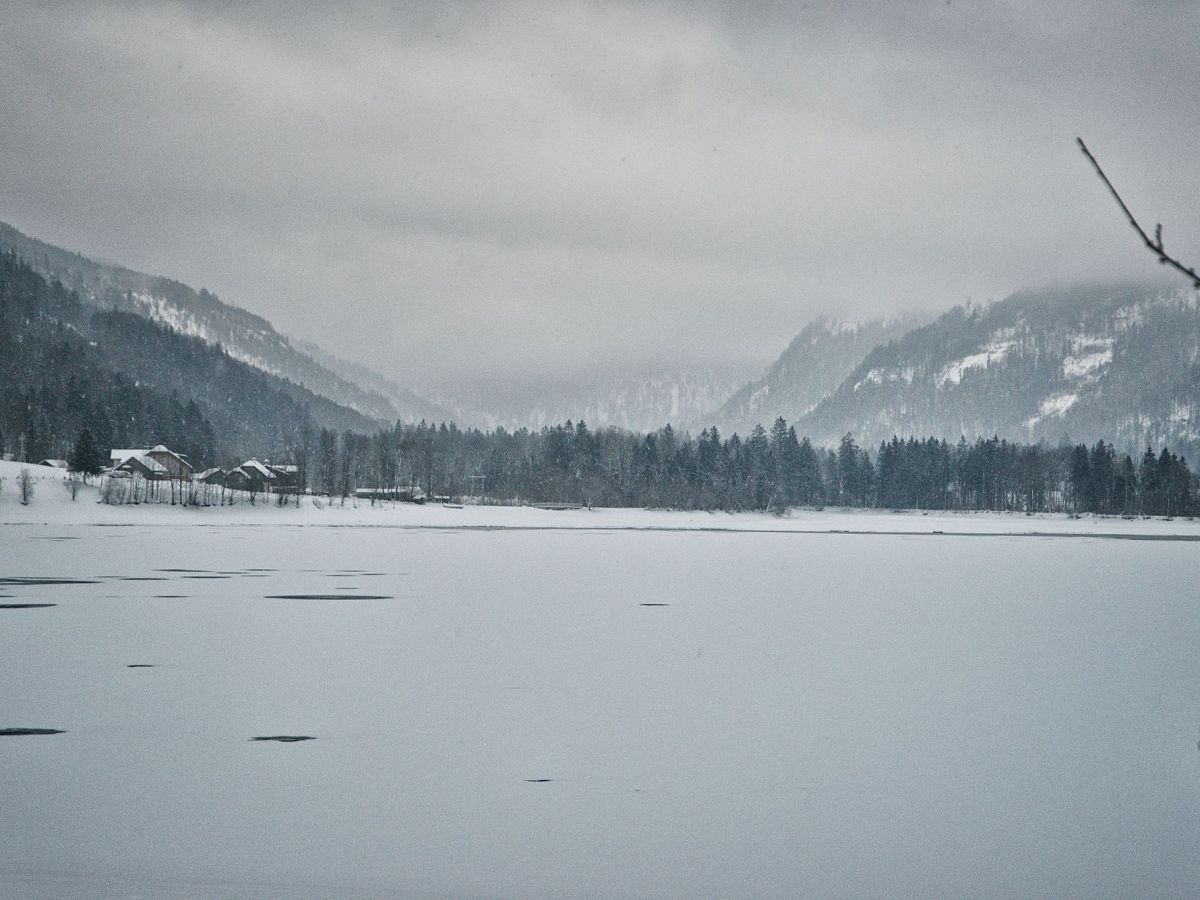 Hintersee im Schnee – Winterwandern im Salzkammergut