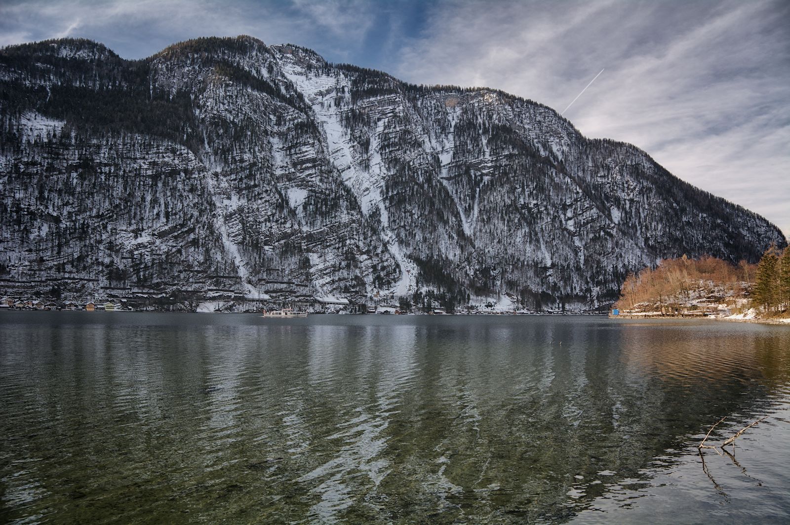 Blick zum Westufer am Hallstättersee