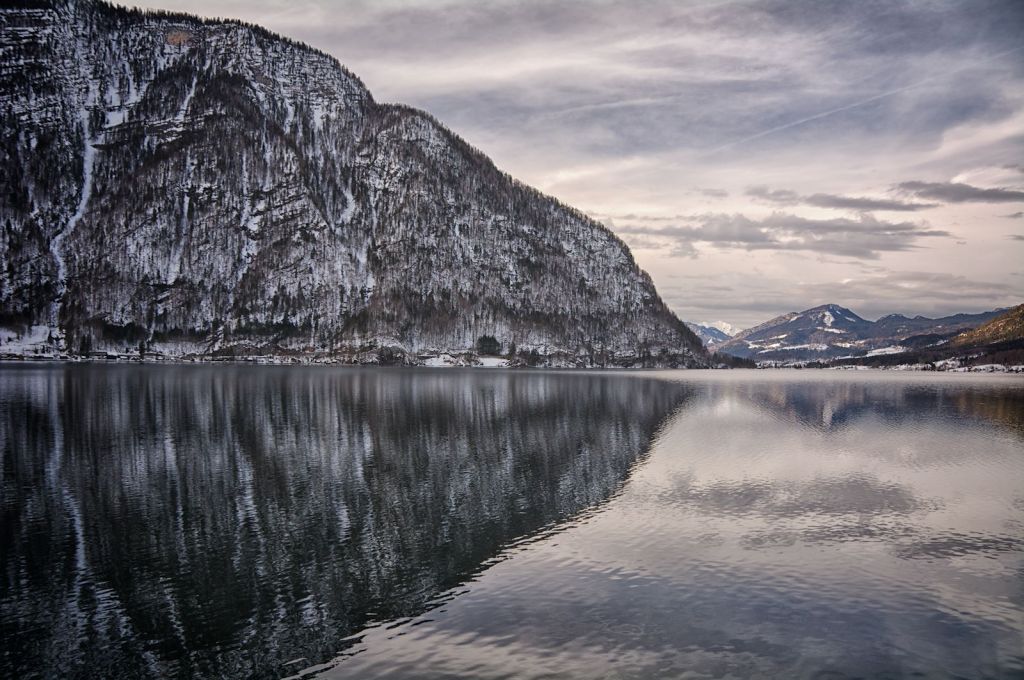 Blick nach Norden von der Hängebrücke über den Hallstättersee
