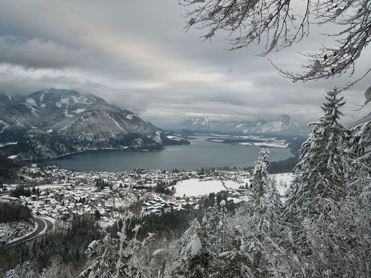 Im Tiefschnee durch das Ellmautal zum Mozartblick – Winterwandern im Salzkammergut