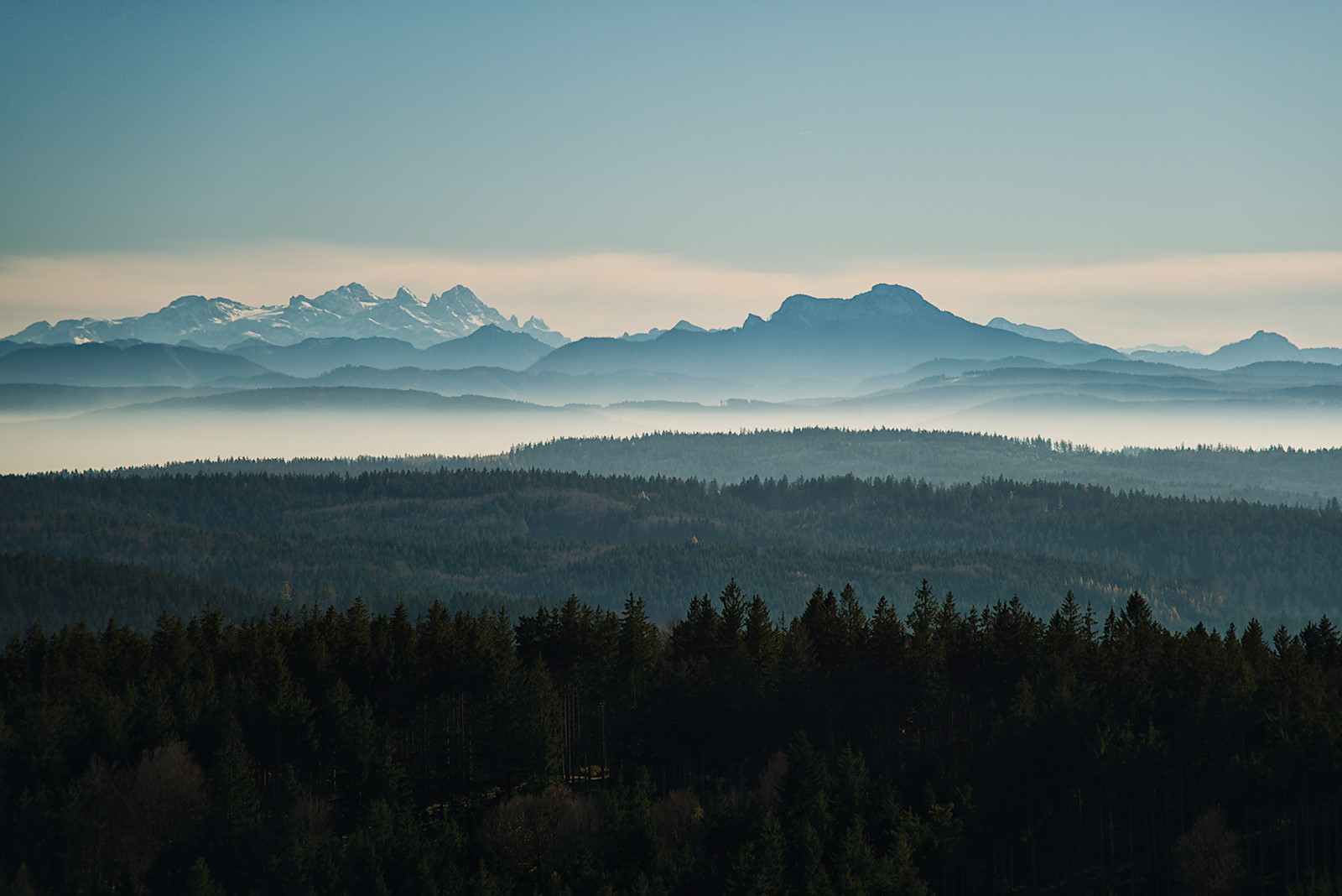 Blick von der Kobernaußerwarte nach Süden auf den Dachstein