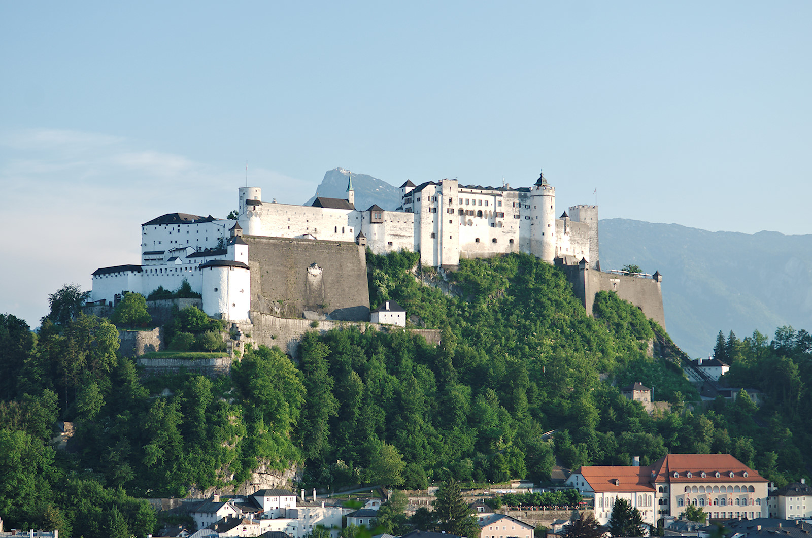 Blick vom Kapuzinerberg auf den Festungsberg mit der Festung Hohensalzburg