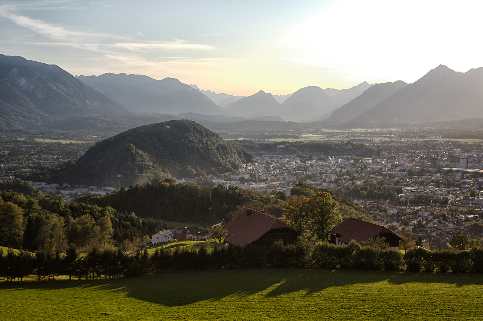 Blick vom Heuberg in das Salzburger Becken und auf den Kapuzinerberg