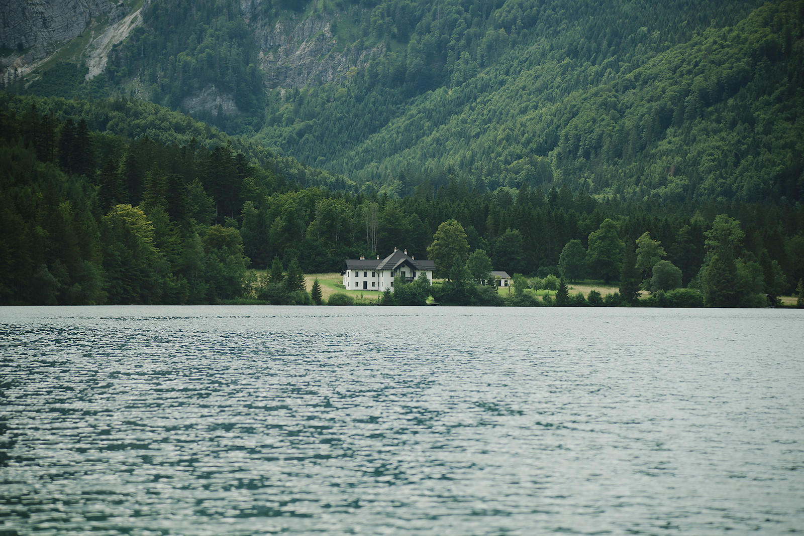 Blick nach hinten auf die ehemals kaiserliche Jagvilla