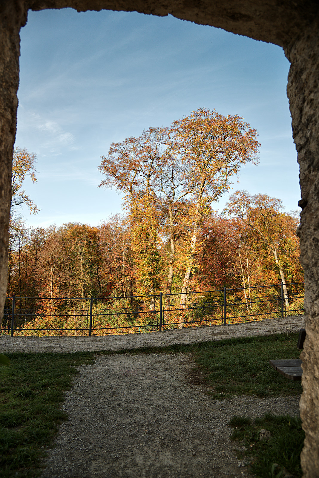 Durchgang durch die Mauer der Bürgerwehr neben der Stadtalm