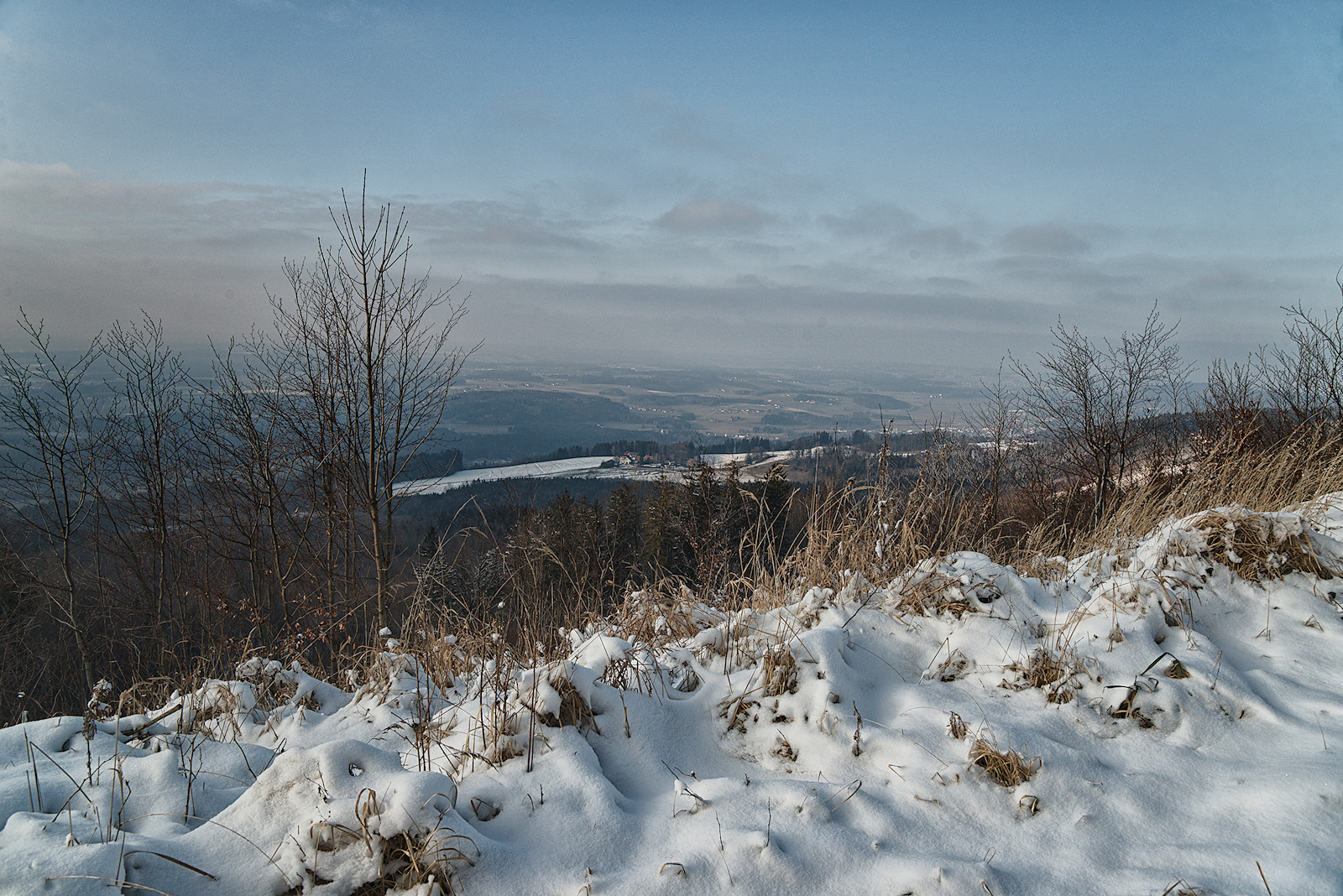 Blick nach Norden vom Haunsberg Panoramaweg im Winter
